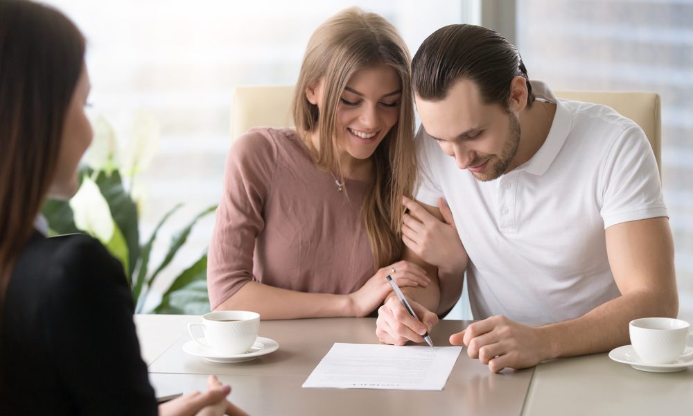 Couple agreeing to 24 hour loans