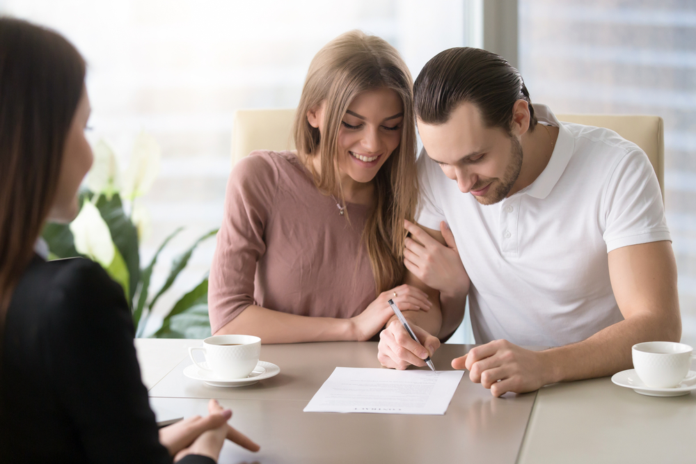 Couple agreeing to 24 hour loans